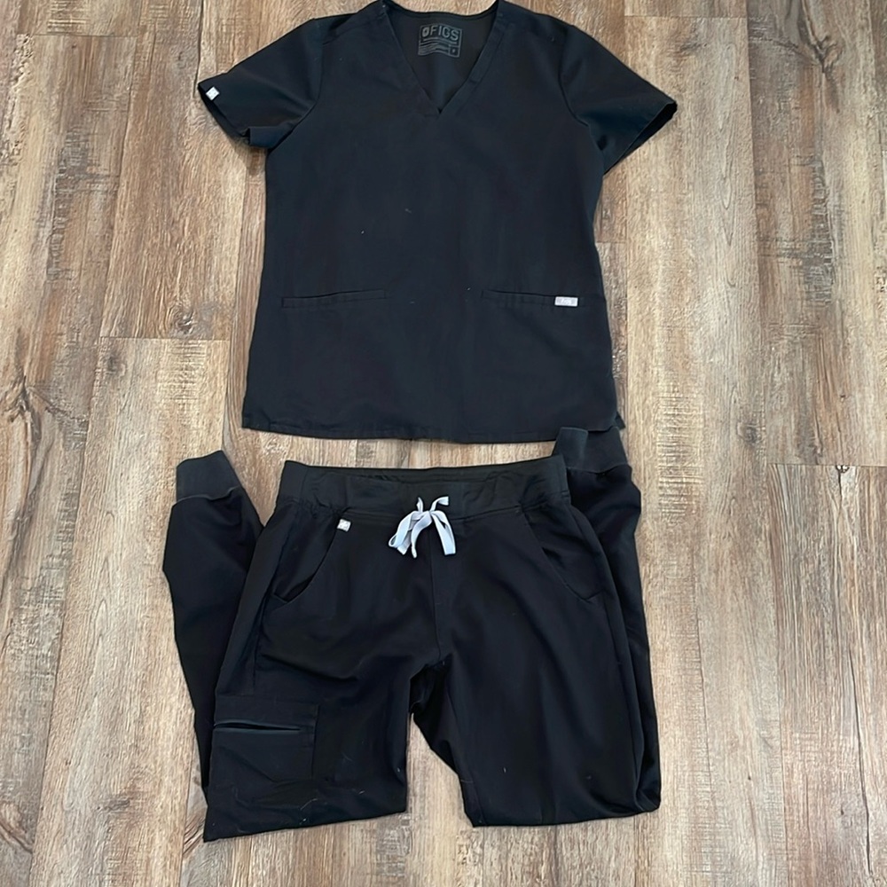 Size small Figs black scrub jogger set